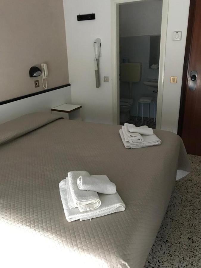 Hotel Perla Verde Rimini Buitenkant foto