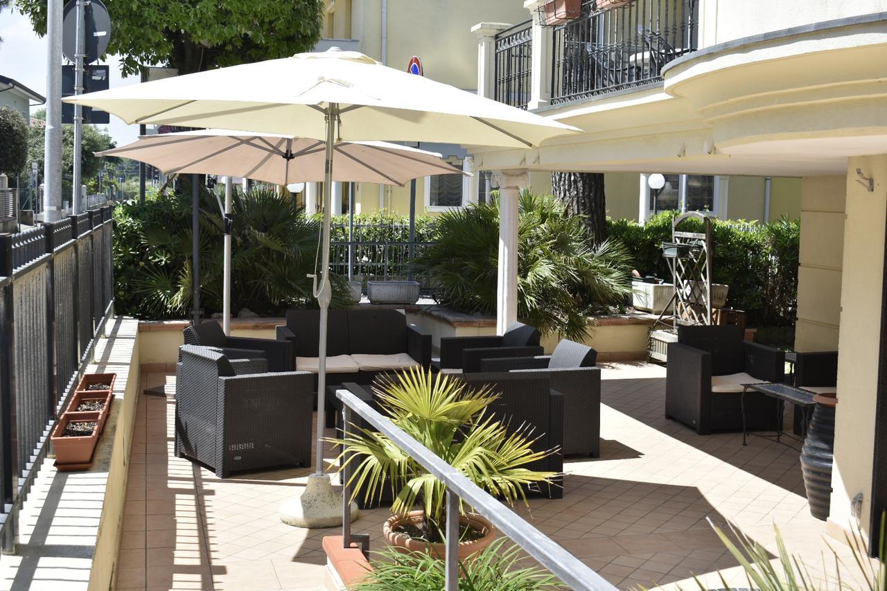Hotel Perla Verde Rimini Buitenkant foto